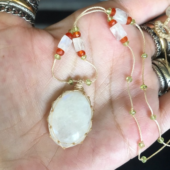 Sold  netting design macrame boho necklace - Picture 4 of 8